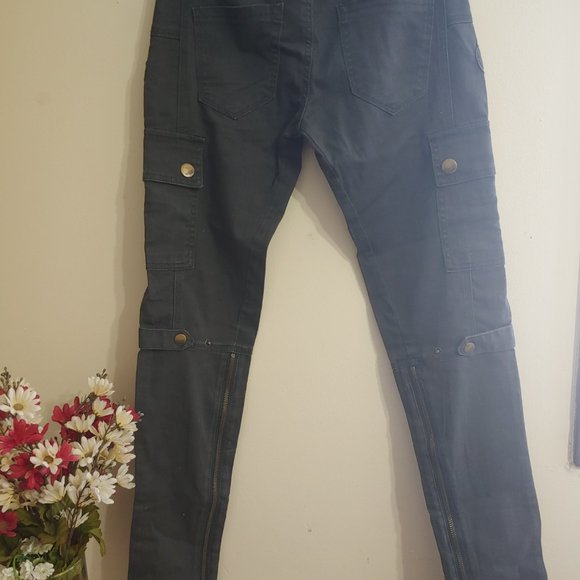 Blank NYC Cargo Jeans - Picture 3 of 4